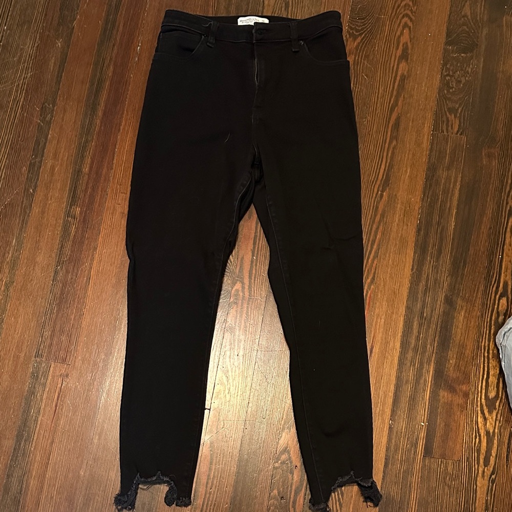 Abercrombie & Fitch Black Women's Jeans w distressed ankles